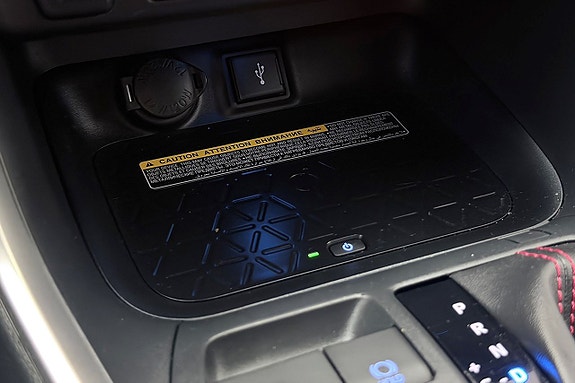 Toyota RAV4 Plug-in Hybrid 26 of 30