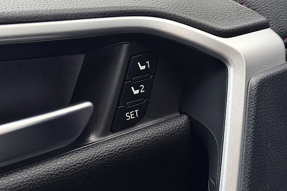 Toyota RAV4 Plug-in Hybrid 14 of 30