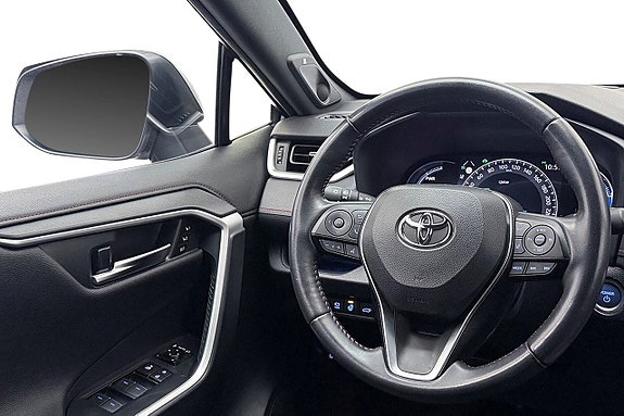Toyota RAV4 Plug-in Hybrid 17 of 30