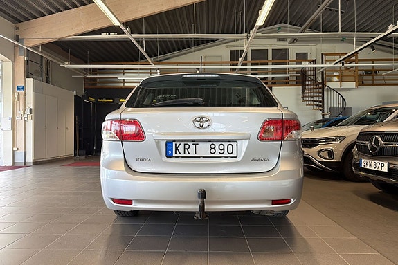 Toyota Avensis 4 of 5