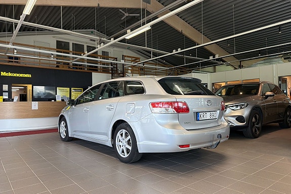 Toyota Avensis 3 of 5