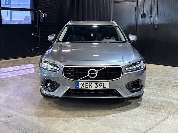 Volvo V90 2 of 5