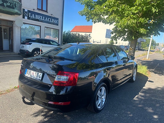Skoda Octavia 3 of 5