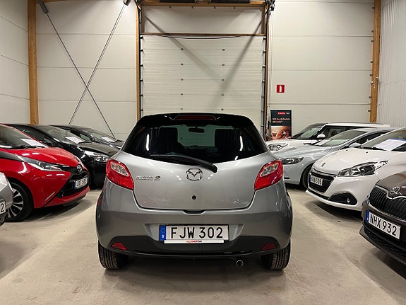 Mazda 2 4 of 5