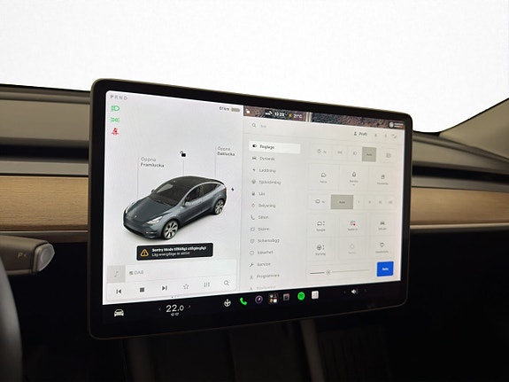 Tesla Model Y 22 of 30