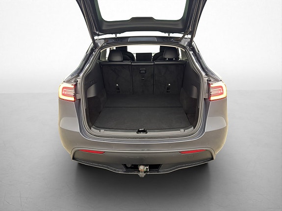 Tesla Model Y 10 of 30