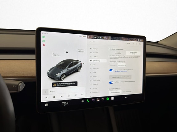 Tesla Model Y 24 of 30