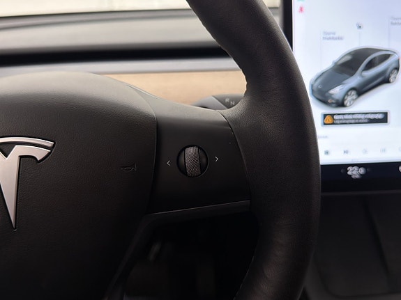 Tesla Model Y 20 of 30