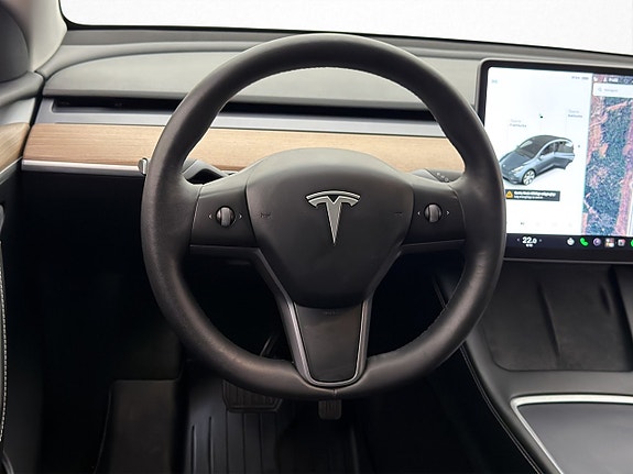 Tesla Model Y 15 of 30