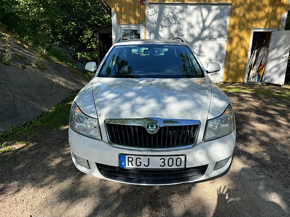 Skoda Octavia 2 of 5