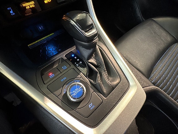 Toyota RAV4 12 of 24
