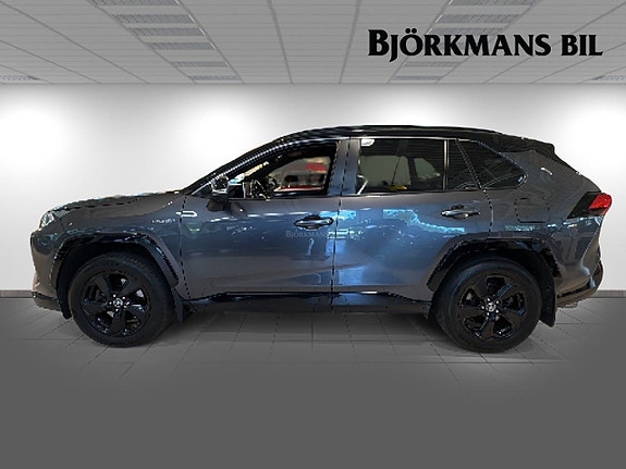 Toyota RAV4 4 of 24