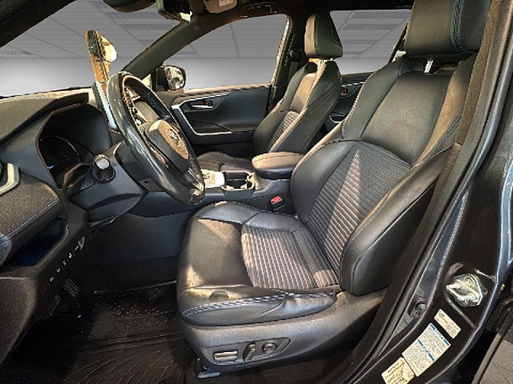 Toyota RAV4 8 of 24