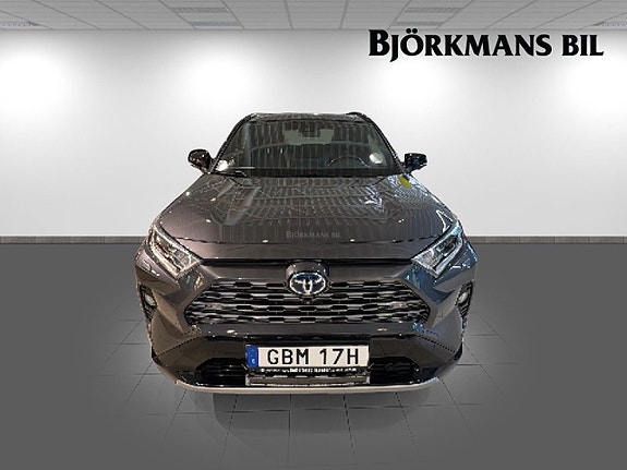 Toyota RAV4 2 of 24