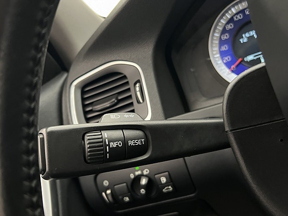 Volvo V60 13 of 28