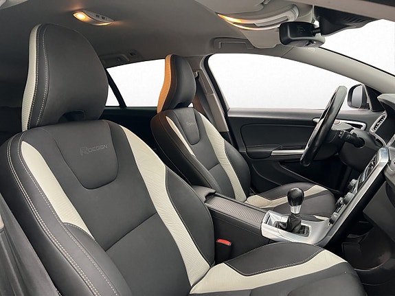 Volvo V60 22 of 28