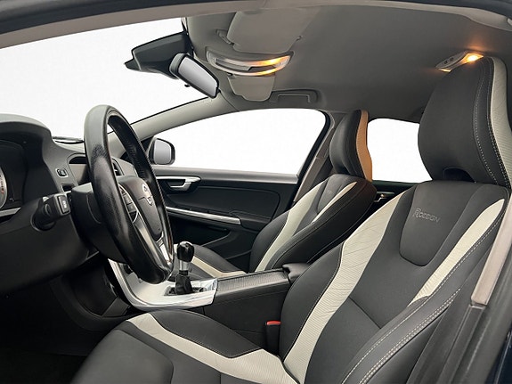 Volvo V60 11 of 28