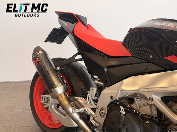 Aprilia Touno V4 Factory | Akrapovic | 1100 3 of 5