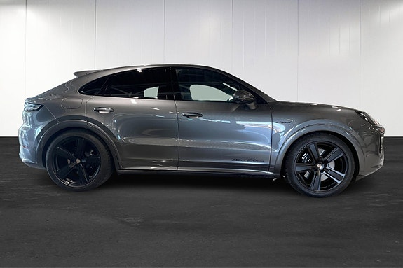 Porsche Cayenne 4 of 5