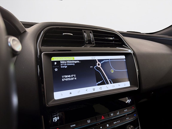 Jaguar XE 13 of 16