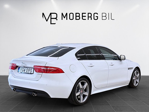 Jaguar XE 5 of 16
