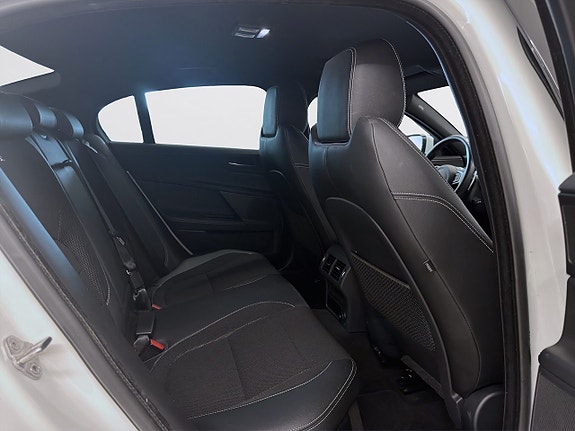 Jaguar XE 8 of 16