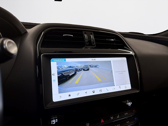 Jaguar XE 15 of 16