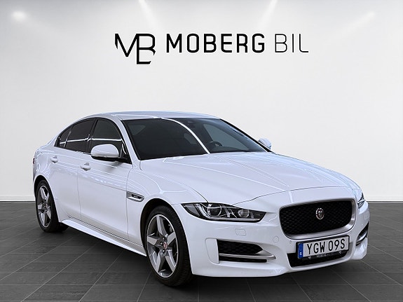 Jaguar XE 3 of 16