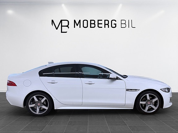 Jaguar XE 4 of 16