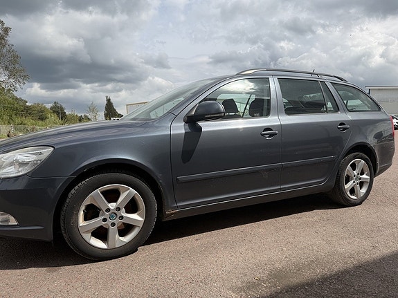 Skoda Octavia 2 of 5