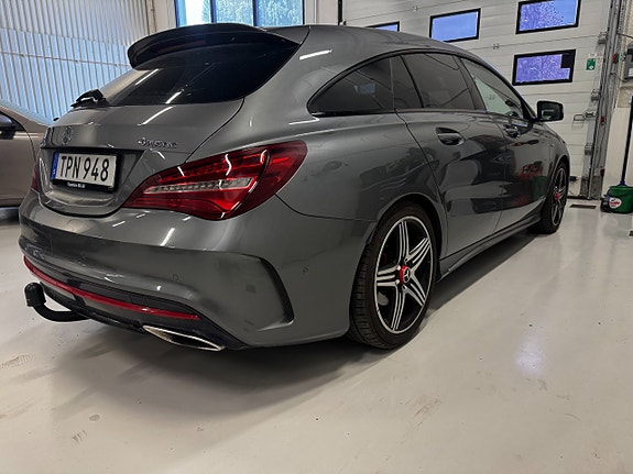 Mercedes-Benz CLA250 4 of 5