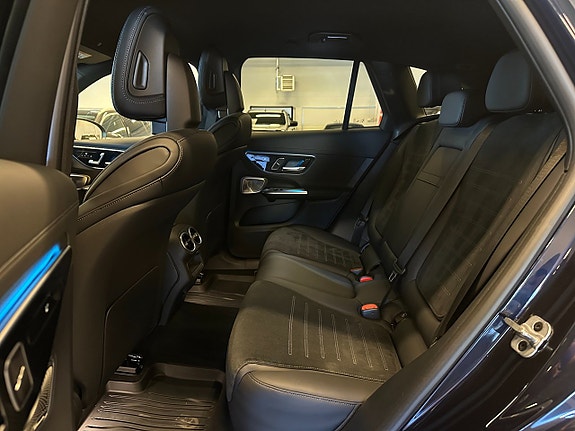 Mercedes-Benz GLC300 e 13 of 18