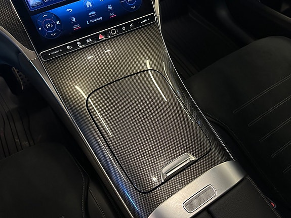 Mercedes-Benz GLC300 e 9 of 18