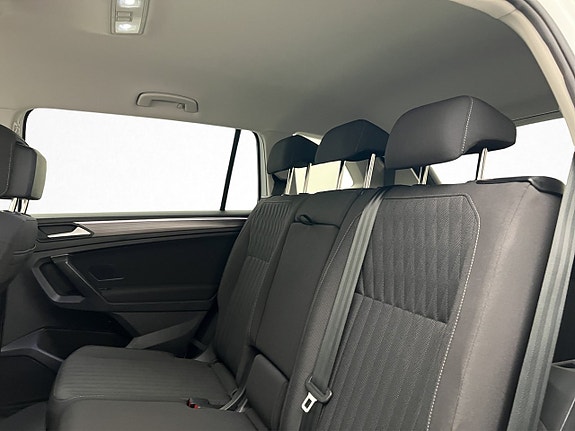Volkswagen Tiguan Allspace 12 of 30