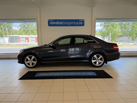 Mercedes-Benz E200 2 of 5