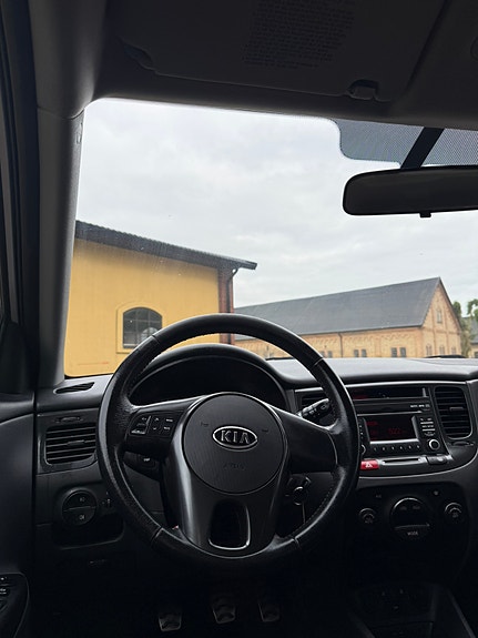 Kia Rio 5 of 5