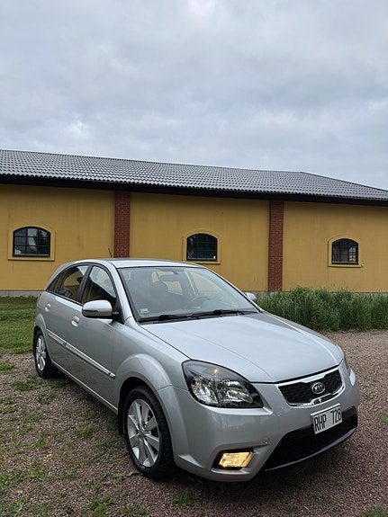 Kia Rio 2 of 5