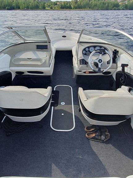 Bayliner Bowrider 4 of 5