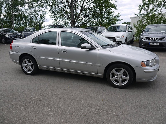 Volvo S60 4 of 5