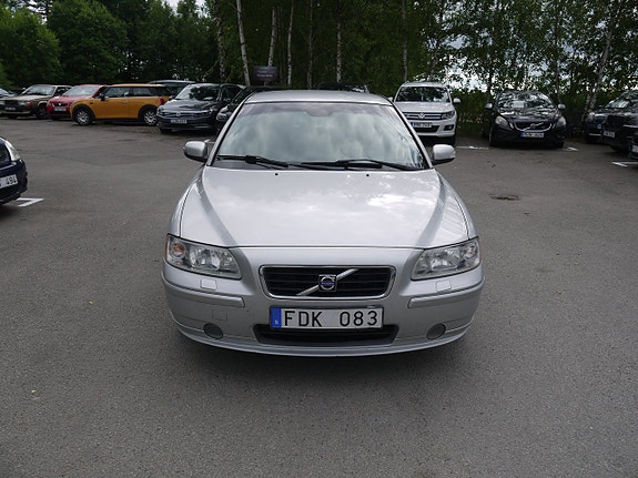 Volvo S60 2 of 5