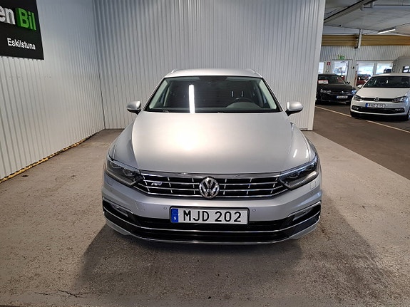 Volkswagen Passat 2 of 5