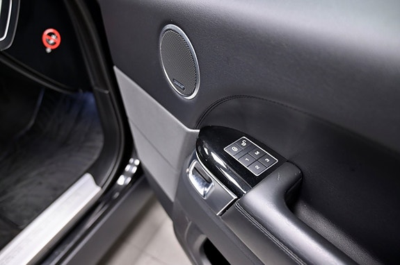 Land Rover Range Rover Sport 16 of 30