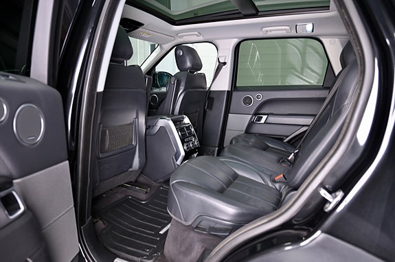 Land Rover Range Rover Sport 12 of 30