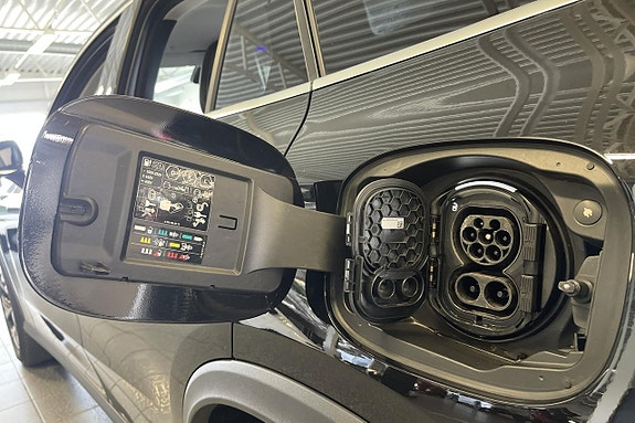Mercedes-Benz GLC300 e 13 of 20