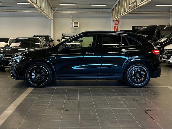 Mercedes-Benz GLA35 4 of 5