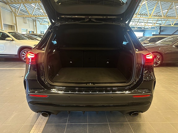 Mercedes-Benz GLA35 14 of 24