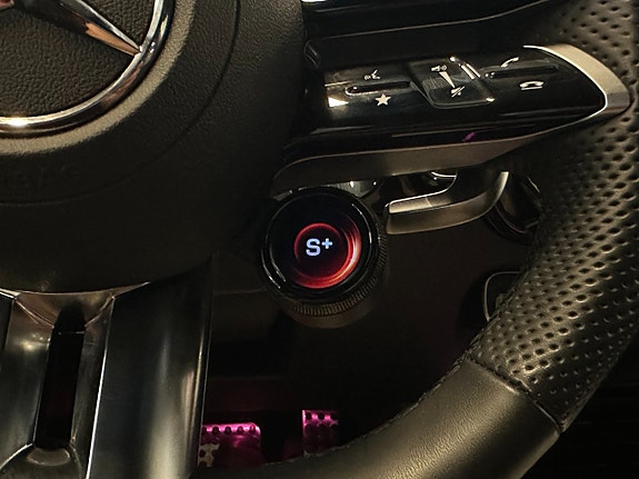 Mercedes-Benz GLA35 21 of 24