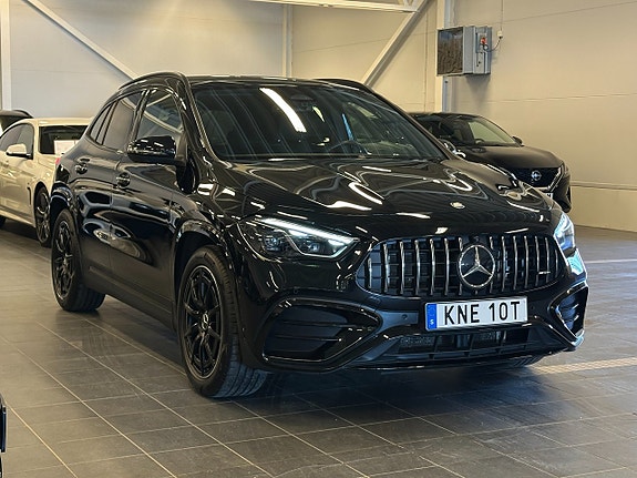 Mercedes-Benz GLA35 3 of 5