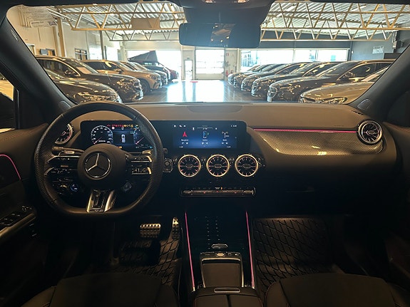 Mercedes-Benz GLA35 10 of 24