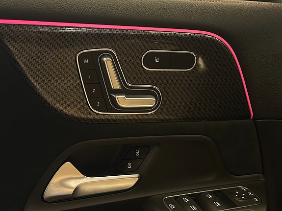 Mercedes-Benz GLA35 19 of 24